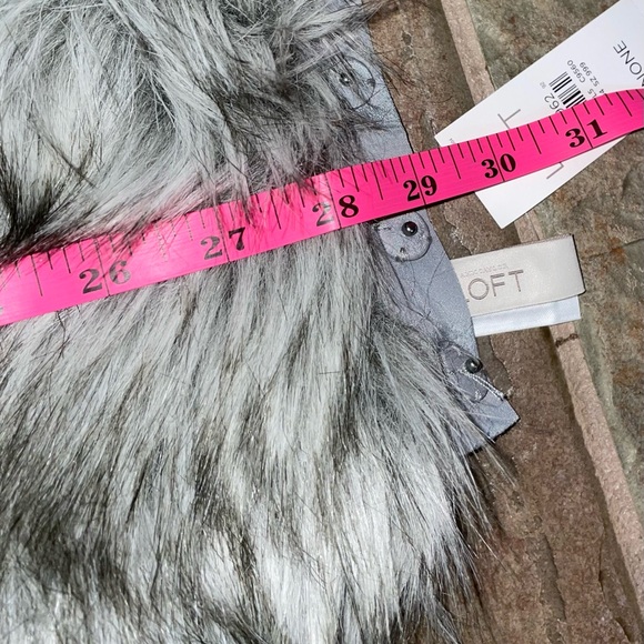 NWT! Ann Taylor Loft Women’s Grey Faux Fur Gaitor Scarf - Picture 8 of 9